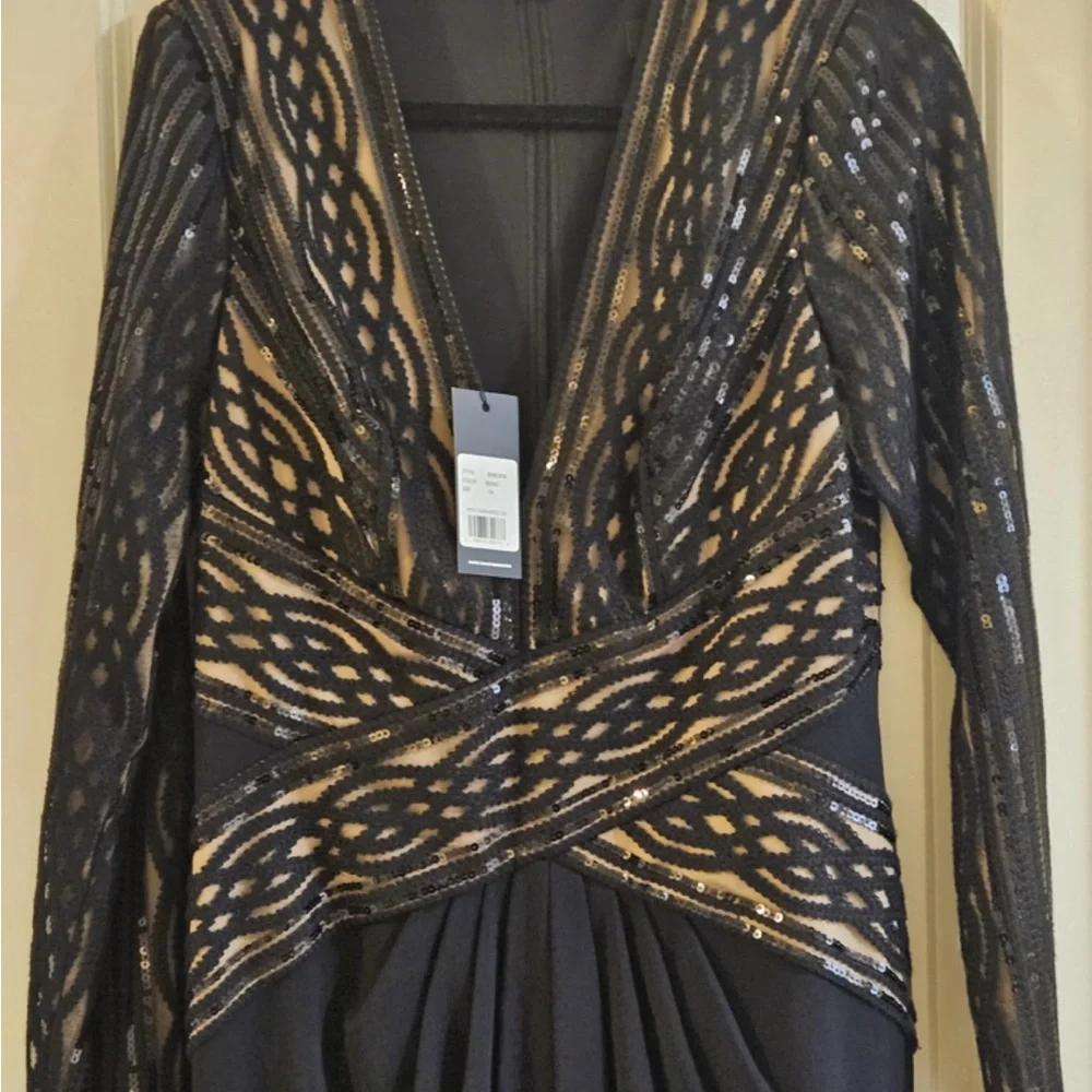 Tadashi Shoji Women's Long-Sleeve Sequin-Embroidered Gown NWT. Size 14